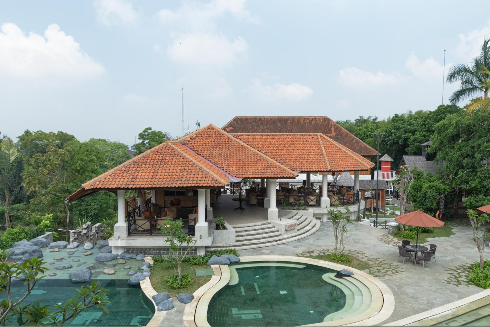Novus Giri Resort & Spa Puncak Exteriör bild