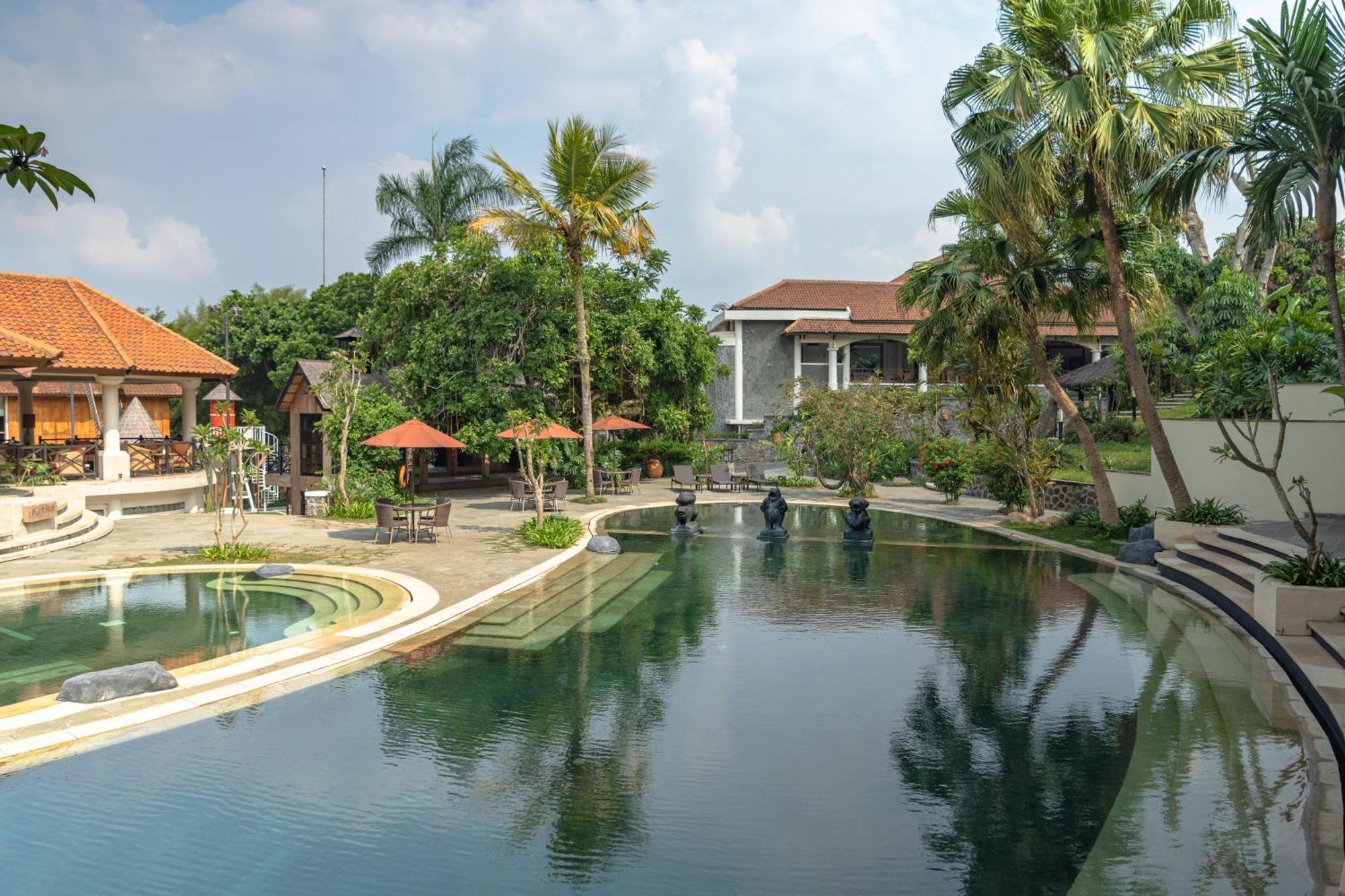 Novus Giri Resort & Spa Puncak Exteriör bild
