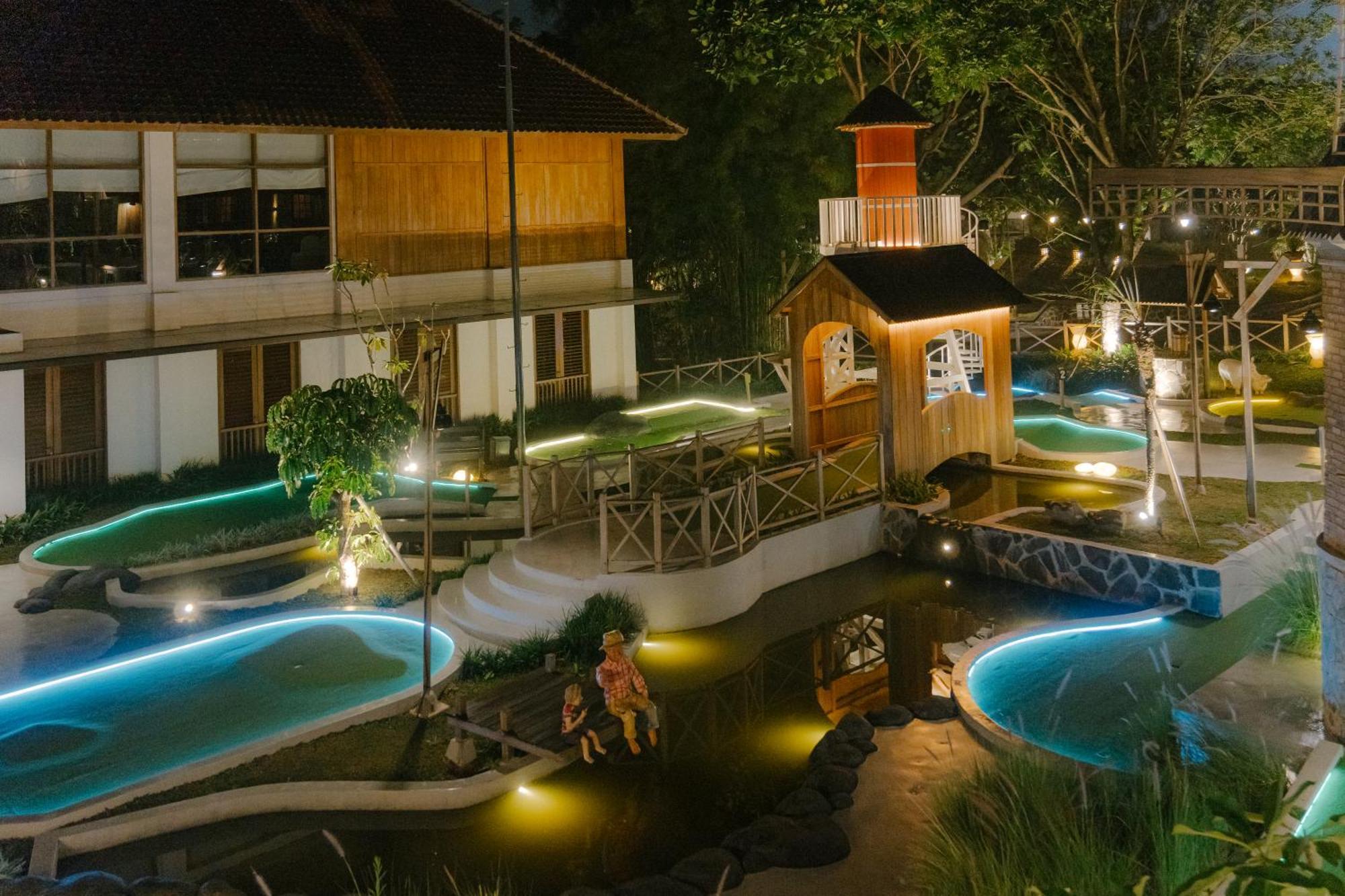 Novus Giri Resort & Spa Puncak Exteriör bild