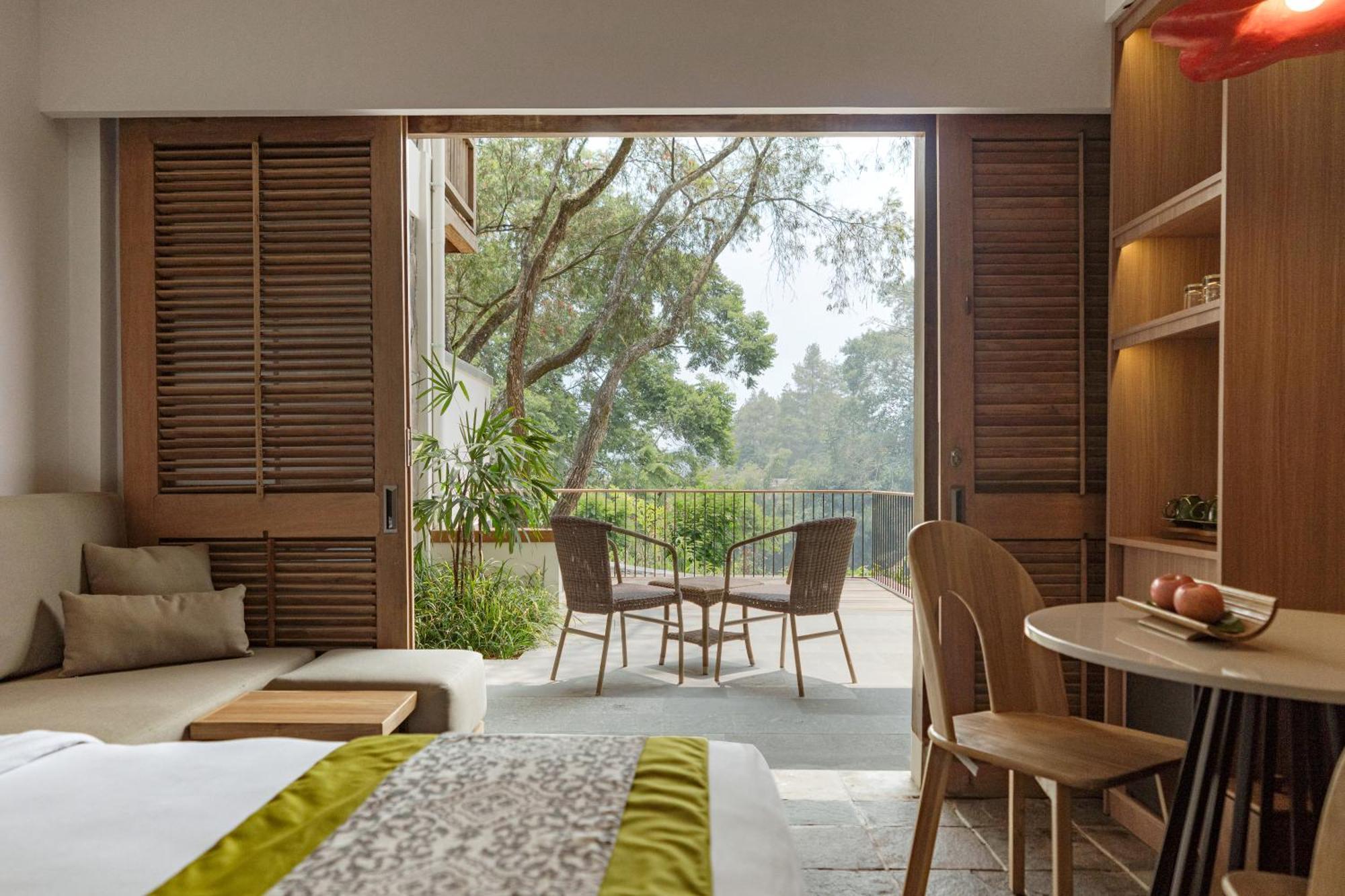 Novus Giri Resort & Spa Puncak Exteriör bild