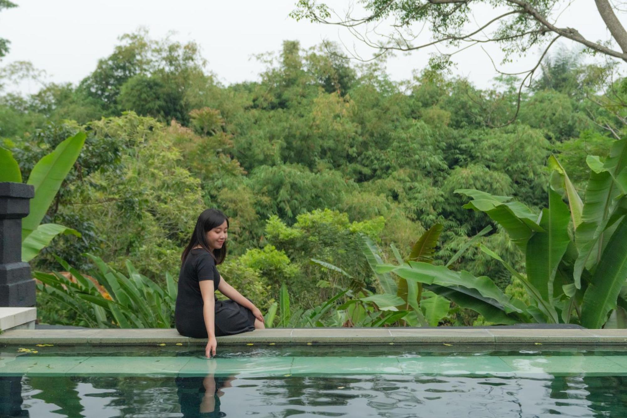 Novus Giri Resort & Spa Puncak Exteriör bild