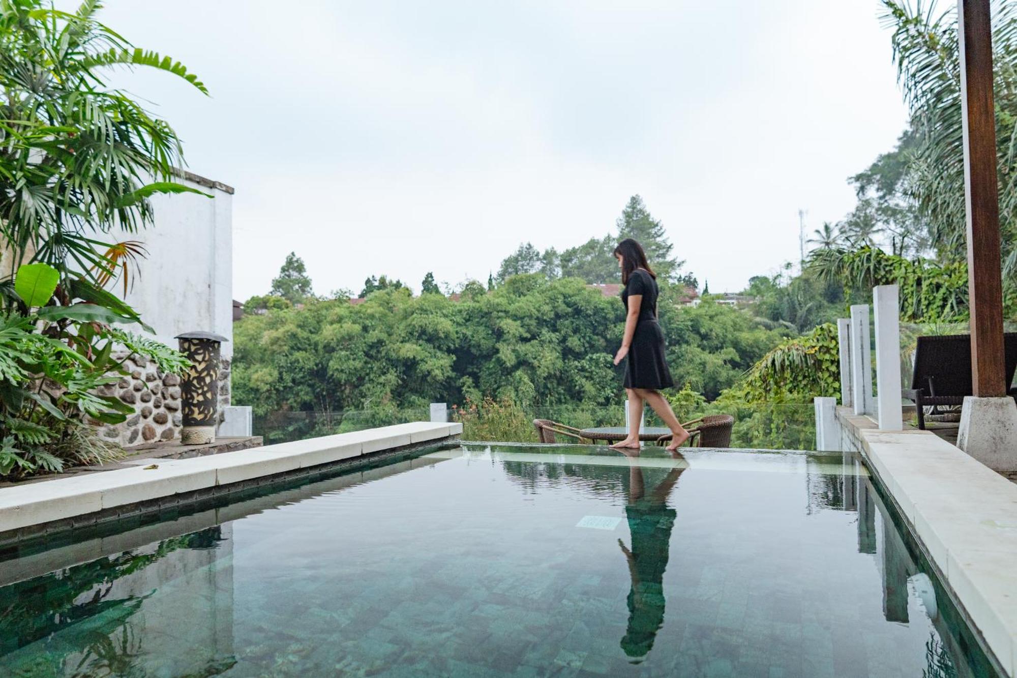 Novus Giri Resort & Spa Puncak Exteriör bild