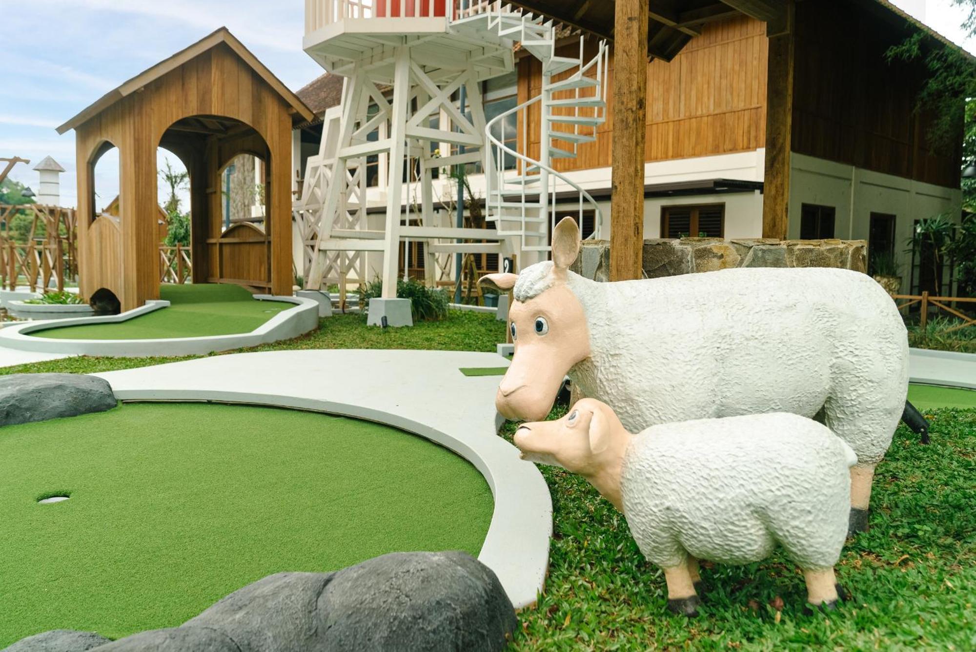 Novus Giri Resort & Spa Puncak Exteriör bild